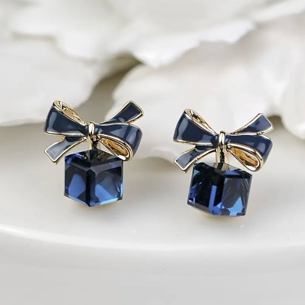 Gifts With Bows Earrings, NEW